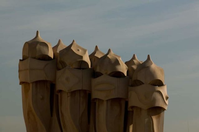 foto de los guerreros de la Pedrera de Barcelona para decorar