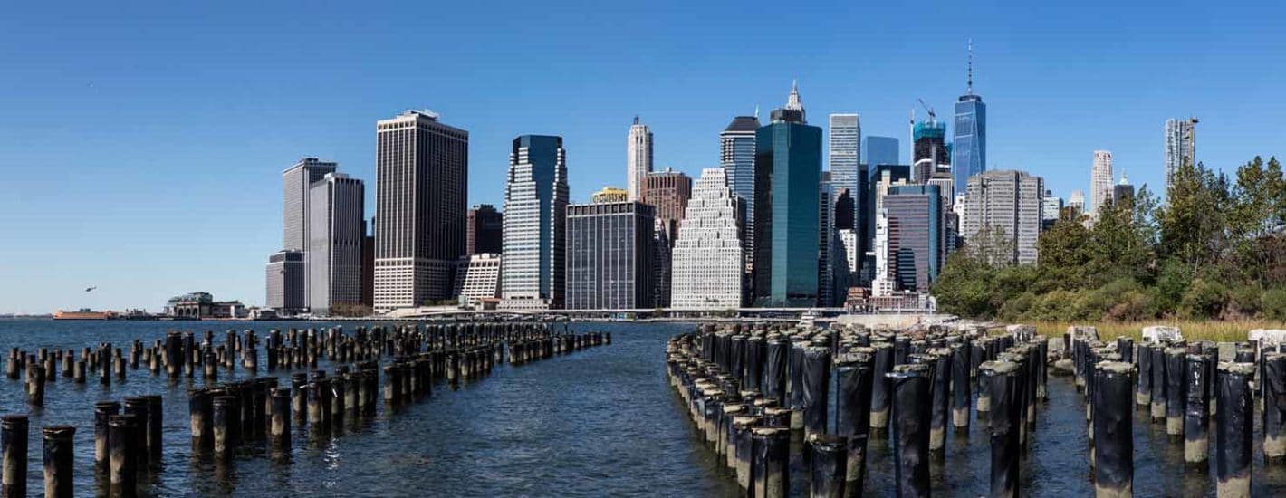Fotografía del skyline de Nueva York desde el East River.