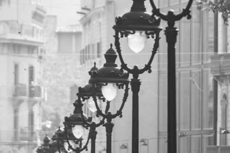 Farolas de Barcelona en perspectiva.