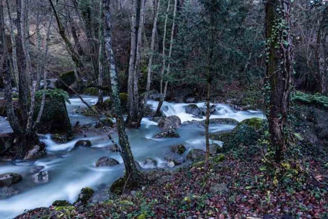 Bordeando el río