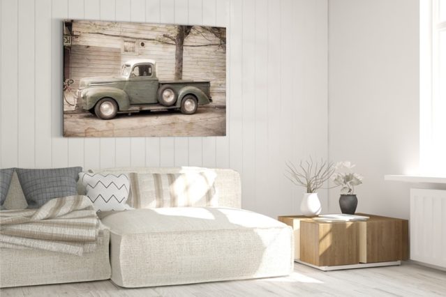 Decoración de sala con un cuadro con furgoneta antigua
