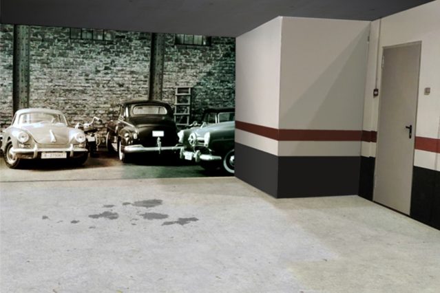 Vinilos con coches clásicos aplicado en la pared de un garaje particular