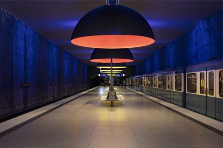 Fotografía decorativa de un andén con ambiente para decorar las paredes de tu salón