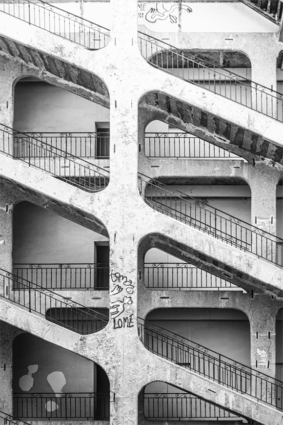 Fotografía de una parte de las escaleras de la Traboule de la Cour des Voraces.